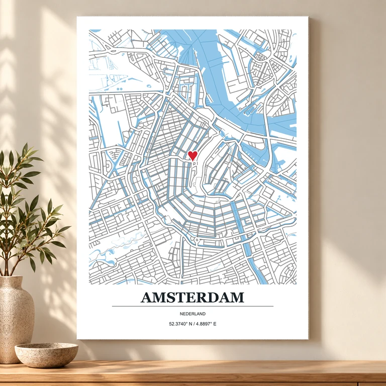 Kaartposter van Amsterdam met straten, water en een hartmarkering op canvas.
